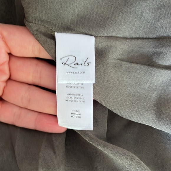 Rails Jasmine Long Sleeve
Snake Print Mini  Dress Olive Pebble Size Medium. - Picture 11 of 16